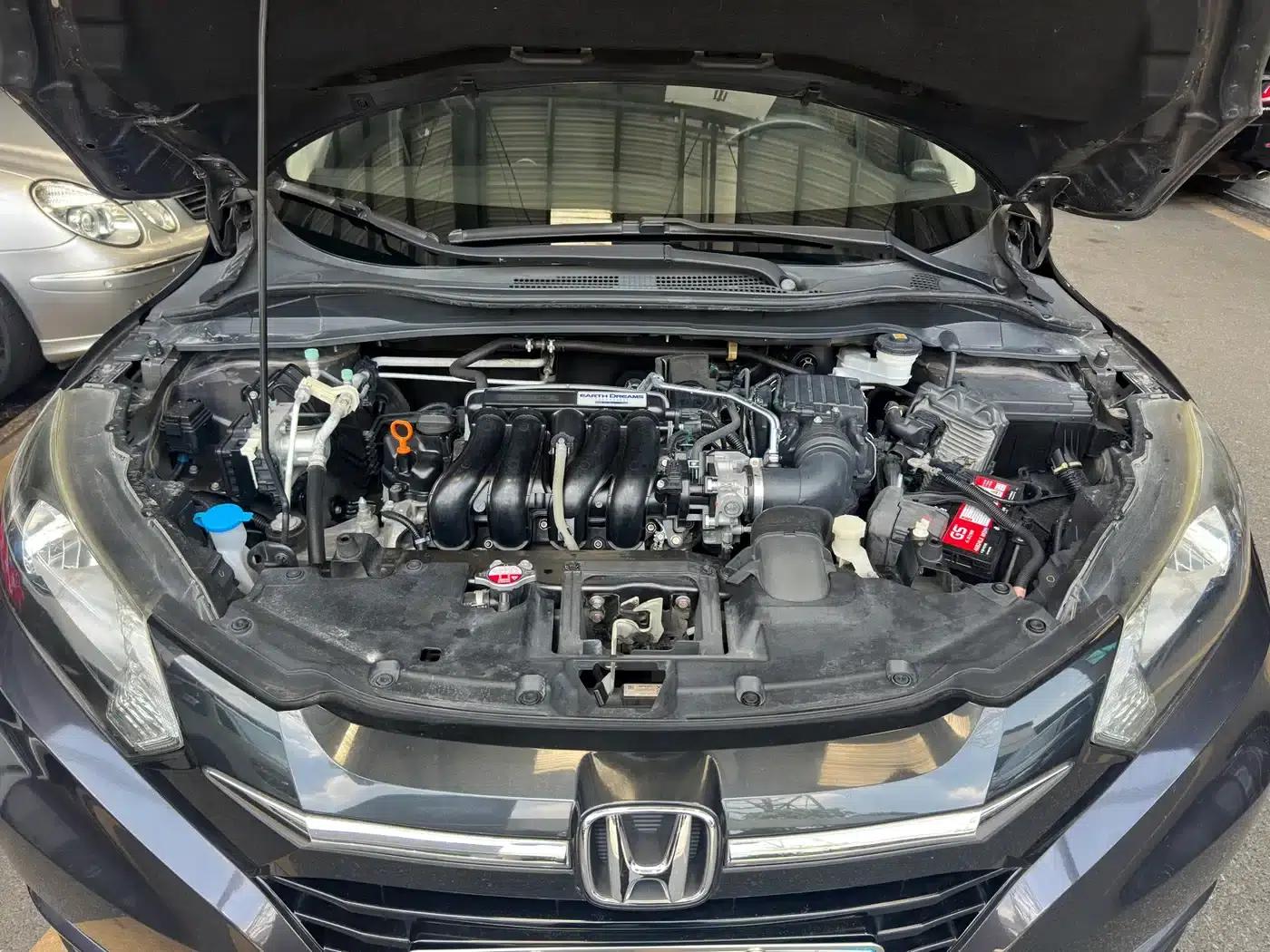 Vezel 2015 1.5L CVT 2WD Comfort Model — миниатюра 8