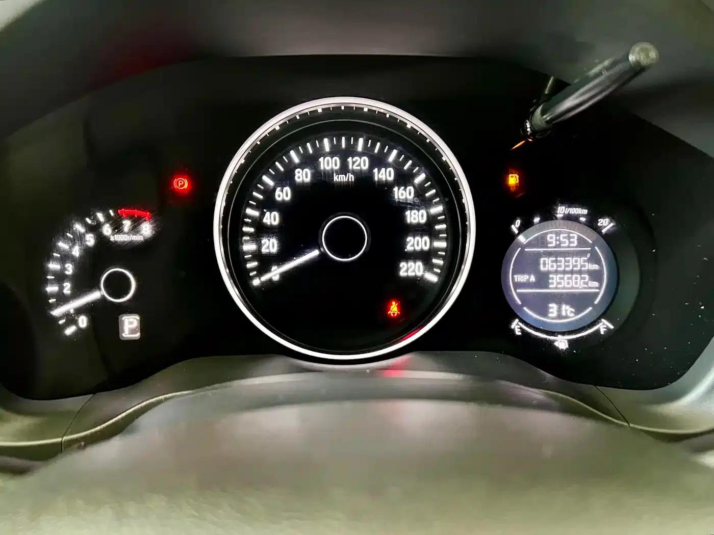 Vezel 2017 1.5L CVT 2WD Comfort Model — миниатюра 7