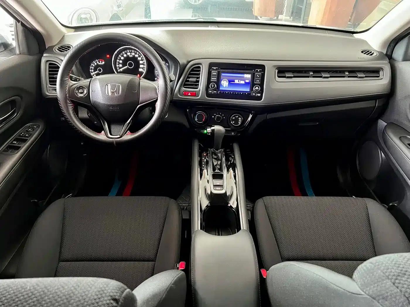 Vezel 2017 1.5L CVT 2WD Comfort Model — миниатюра 8