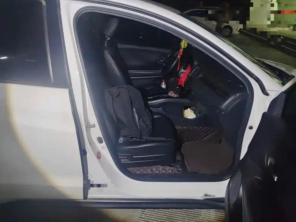Vezel 2015 1.5L CVT 2WD Comfort Model — миниатюра 20