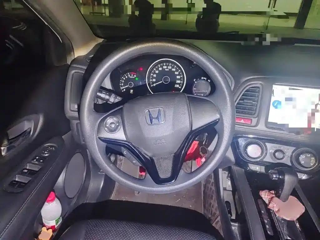 Vezel 2015 1.5L CVT 2WD Comfort Model — миниатюра 3