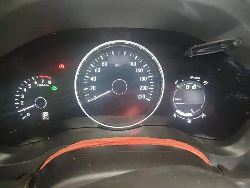 Vezel 2015 1.5L CVT 2WD Comfort Model — миниатюра 4