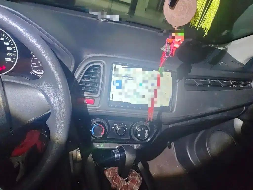 Vezel 2015 1.5L CVT 2WD Comfort Model — миниатюра 6
