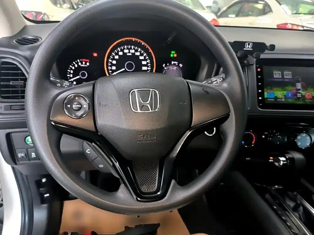Vezel 2015 1.5L CVT 2WD Comfort Model — миниатюра 11