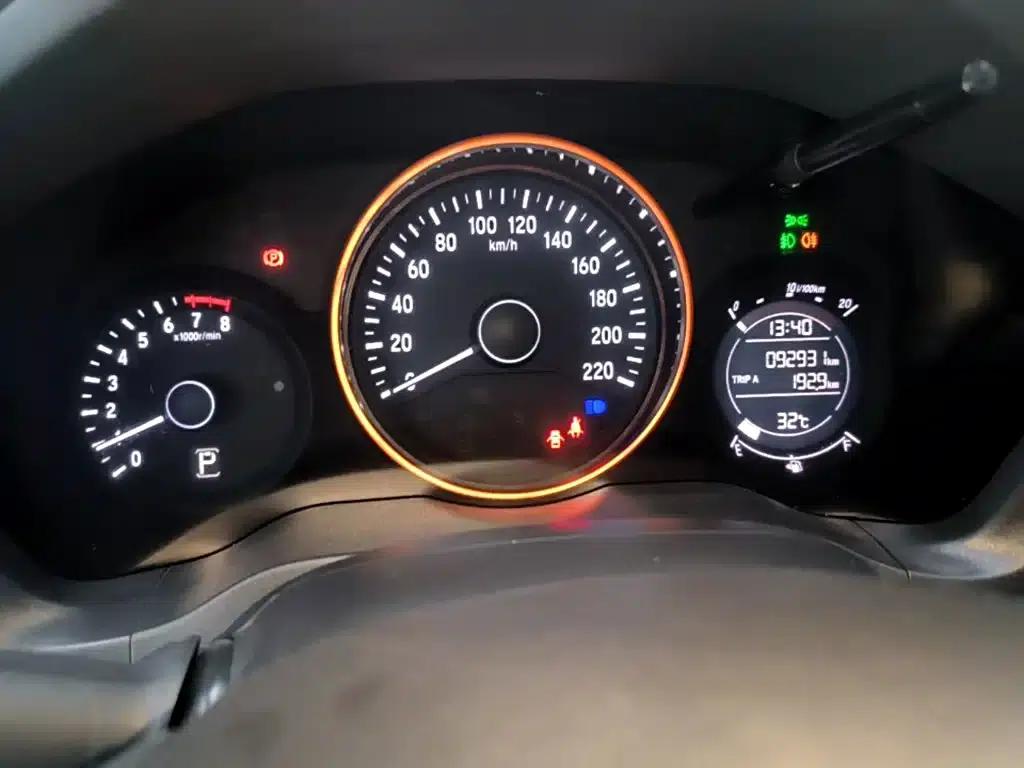 Vezel 2015 1.5L CVT 2WD Comfort Model — миниатюра 12