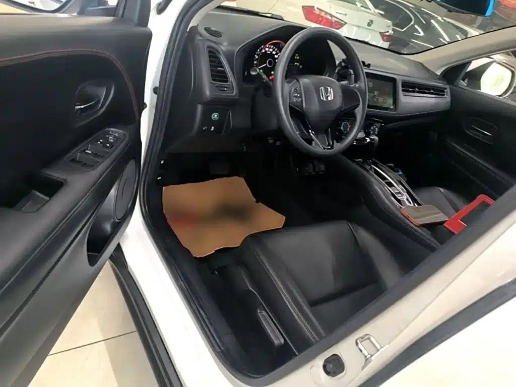 Vezel 2015 1.5L CVT 2WD Comfort Model — миниатюра 16