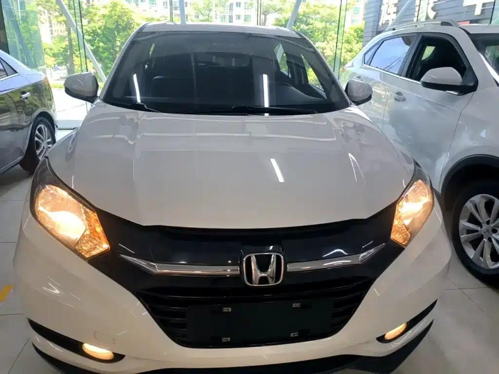 Vezel 2015 1.5L CVT 2WD Comfort Model — миниатюра 3