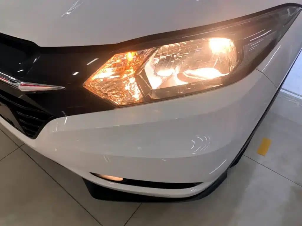 Vezel 2015 1.5L CVT 2WD Comfort Model — миниатюра 24