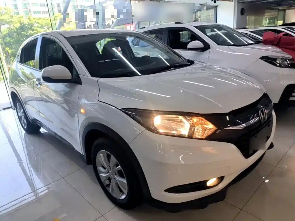 Vezel 2015 1.5L CVT 2WD Comfort Model — миниатюра 4