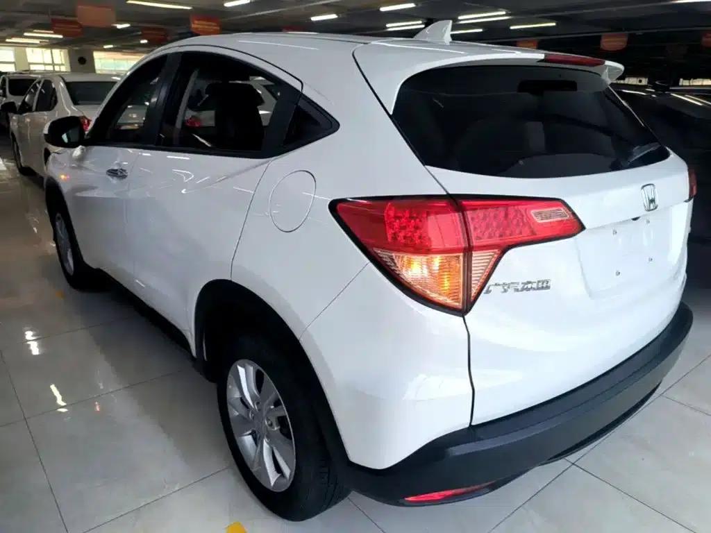 Vezel 2015 1.5L CVT 2WD Comfort Model — миниатюра 5