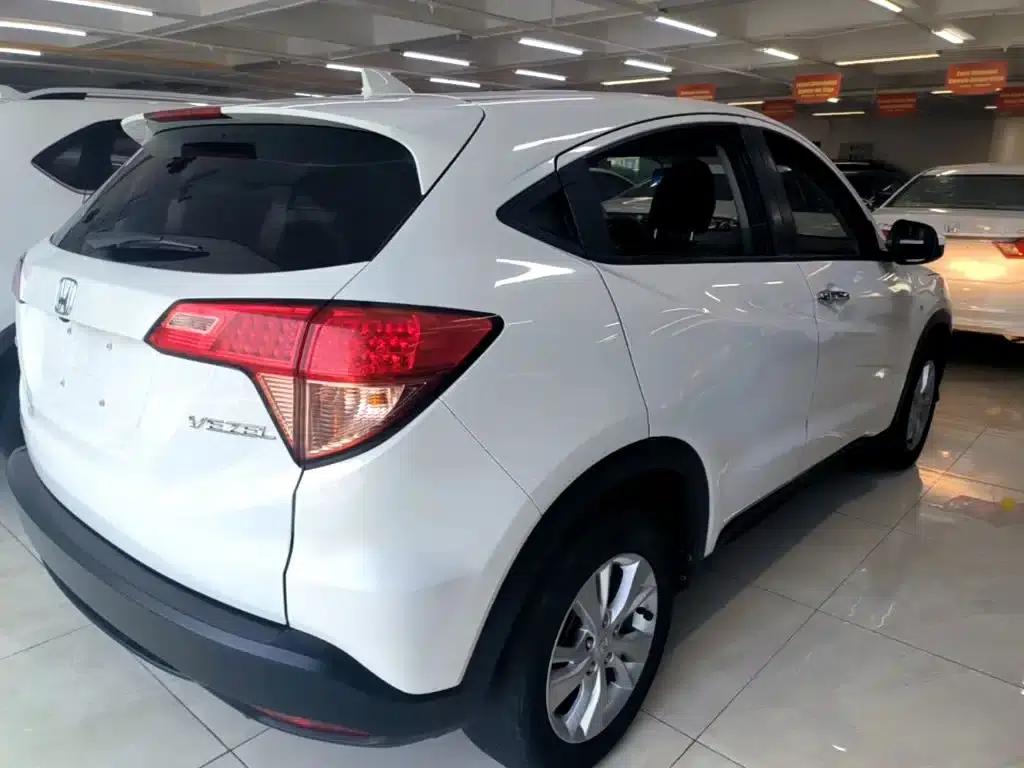 Vezel 2015 1.5L CVT 2WD Comfort Model — миниатюра 7