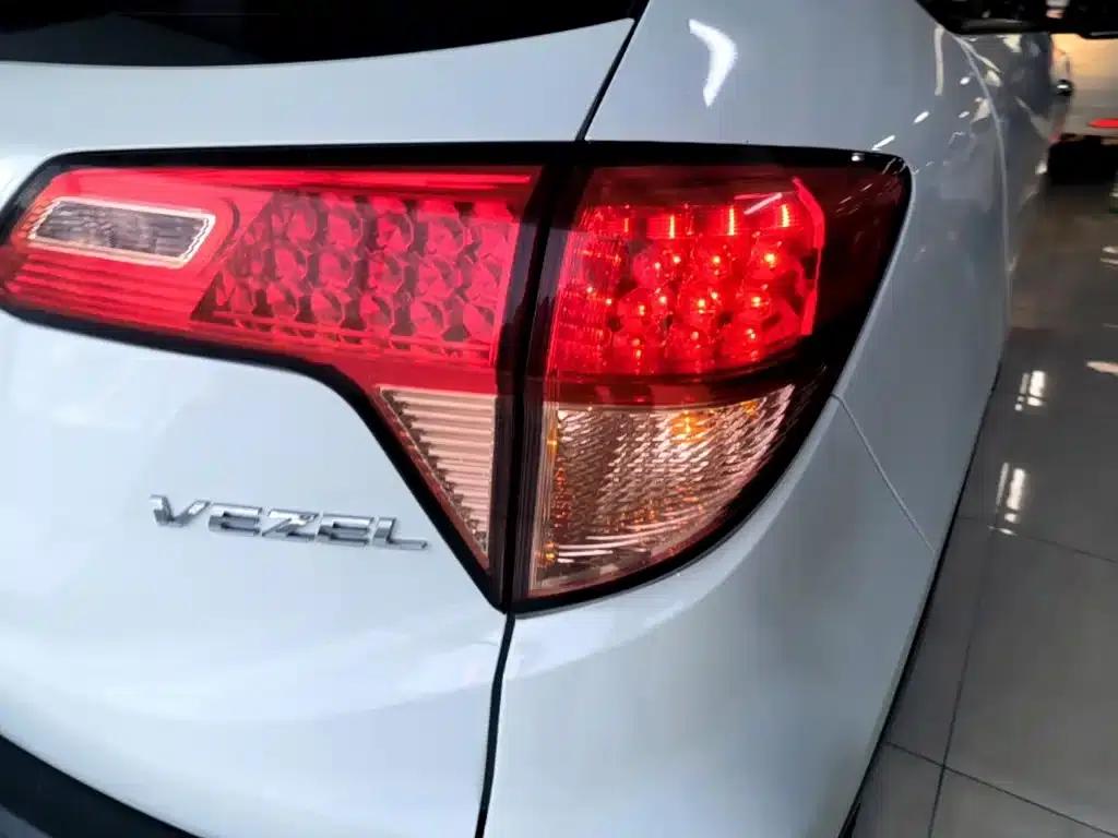 Vezel 2015 1.5L CVT 2WD Comfort Model — миниатюра 8