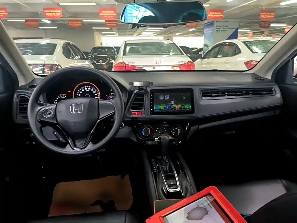 Vezel 2015 1.5L CVT 2WD Comfort Model — миниатюра 10