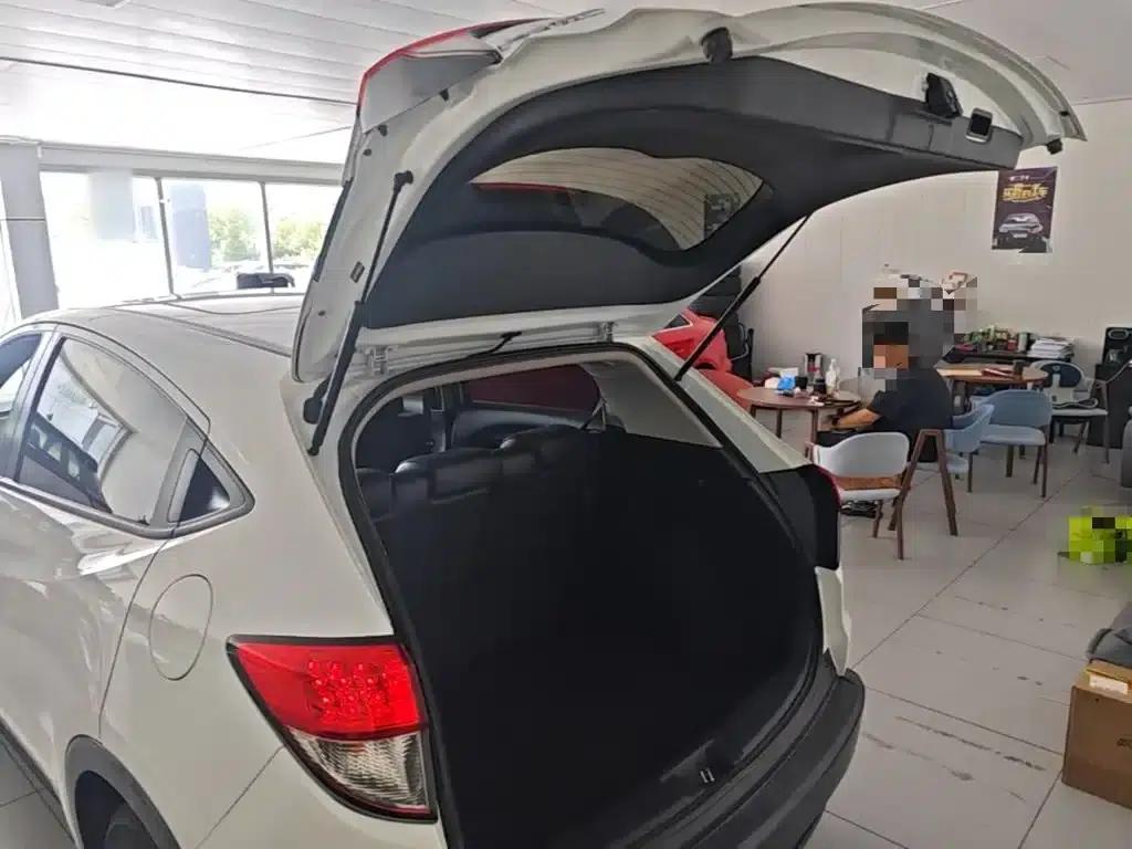 Vezel 2020 1.5L CVT Elite Edition — миниатюра 19