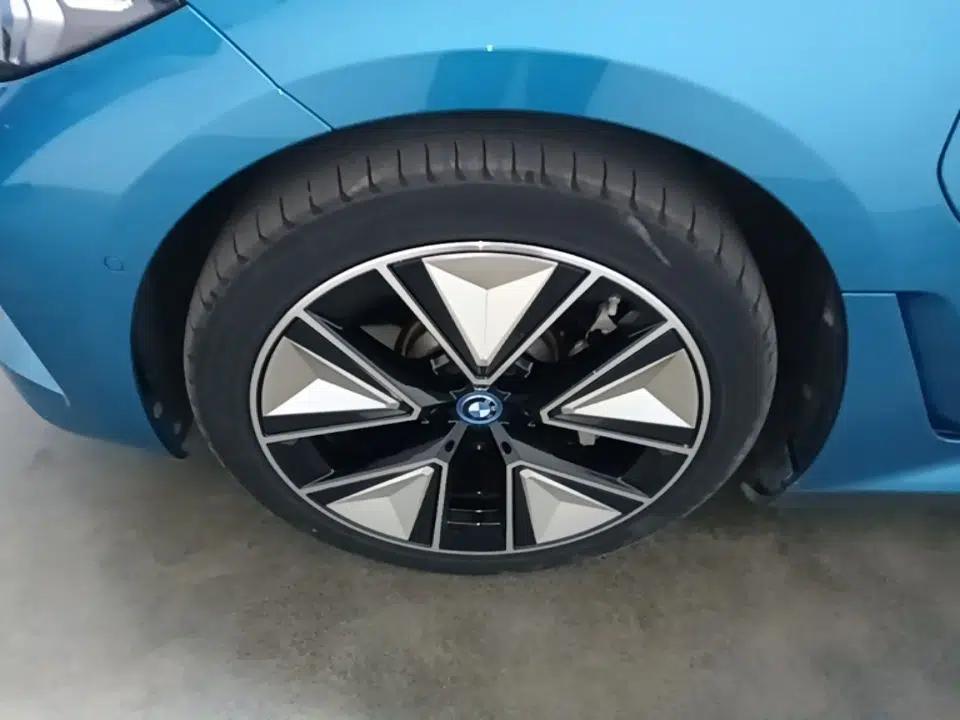 BMW i3 2023 eDrive 40 L Midnight Sports Package — миниатюра 10