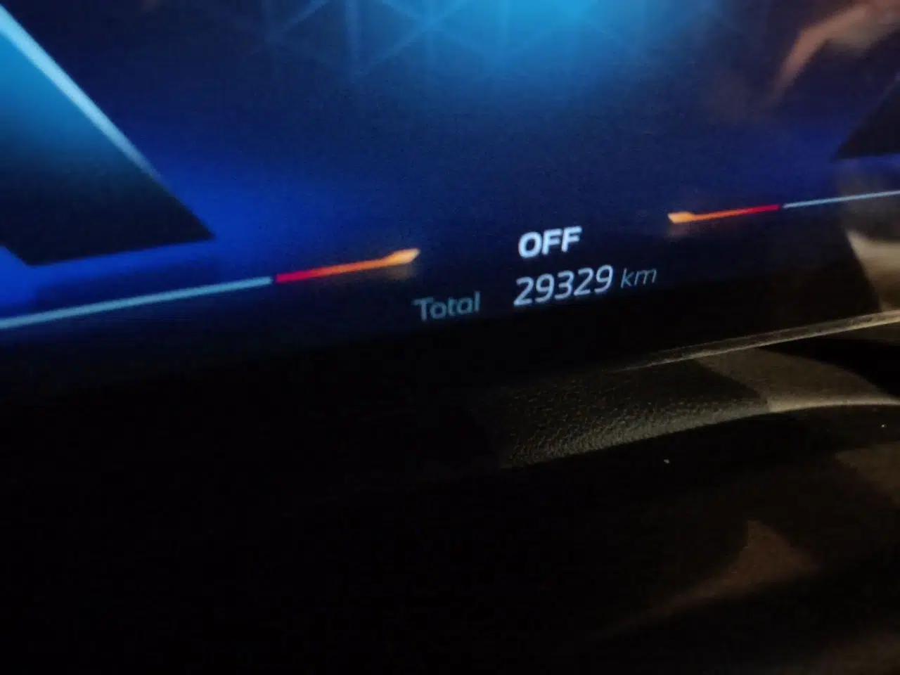 BMW i3 2024 eDrive 40 L Midnight Edition — миниатюра 12