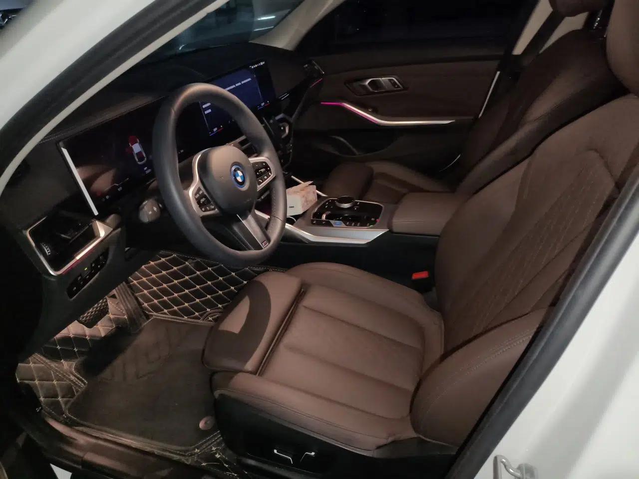 BMW i3 2024 eDrive 40 L Midnight Edition — миниатюра 15