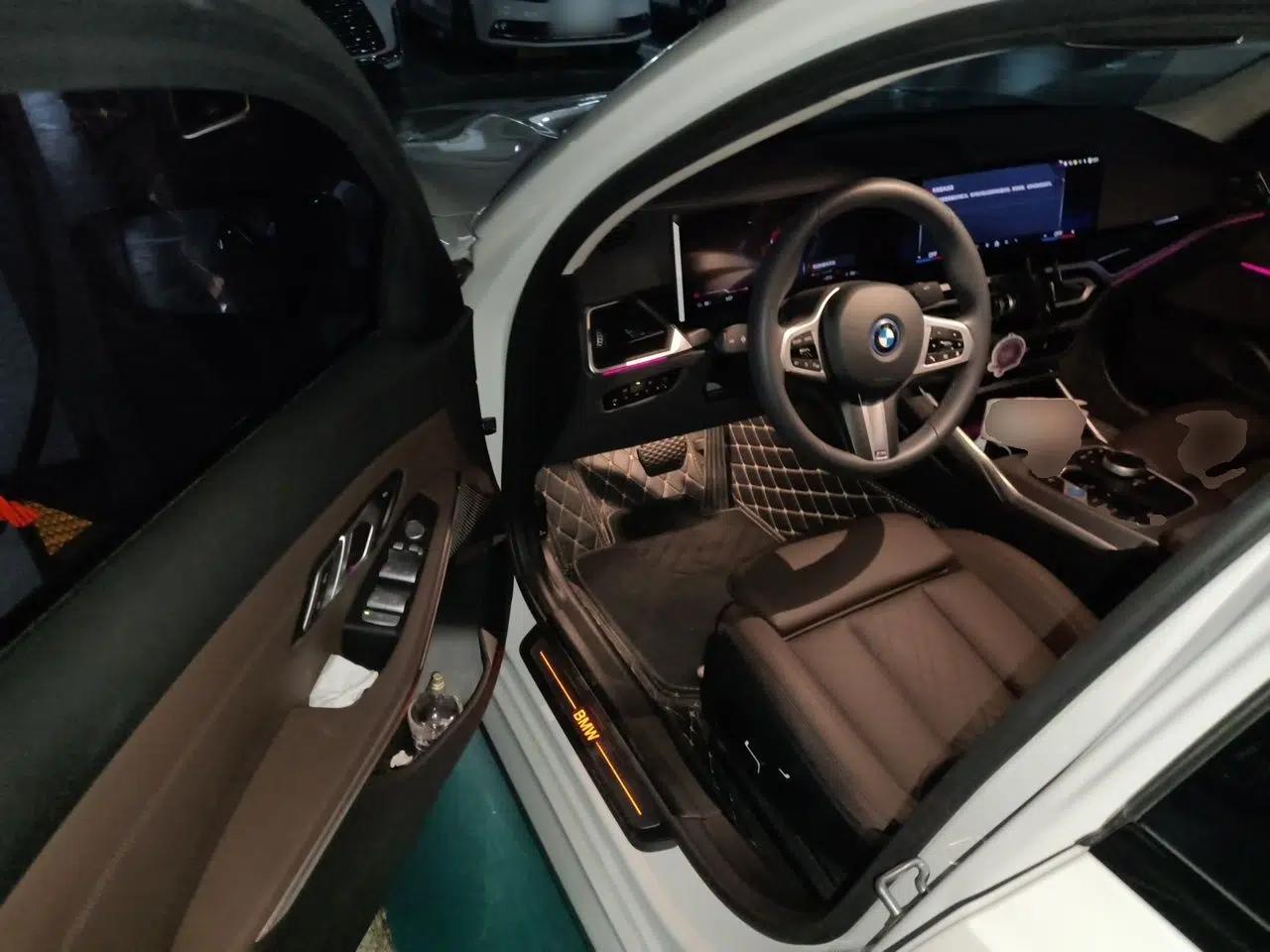 BMW i3 2024 eDrive 40 L Midnight Edition — миниатюра 16