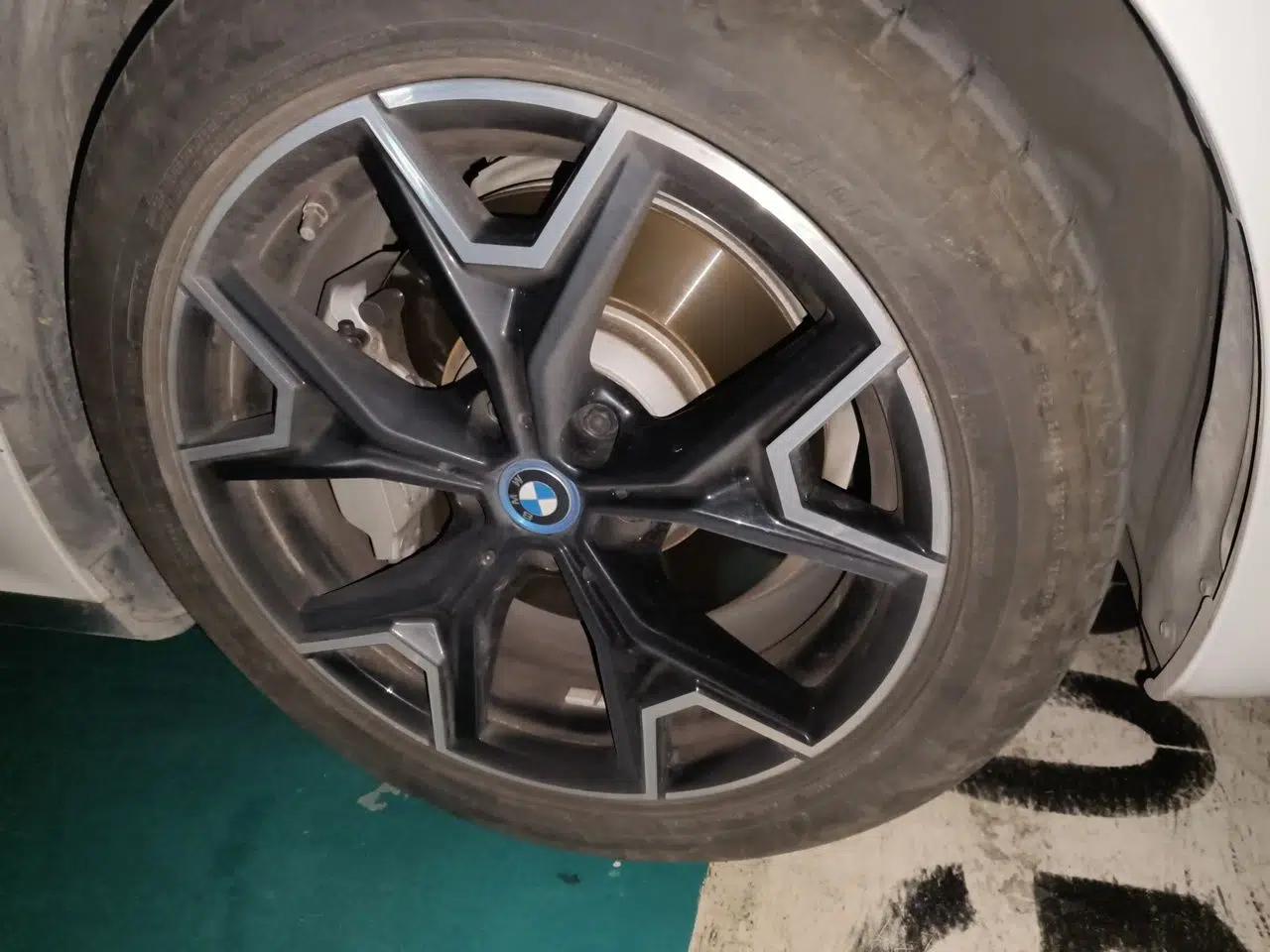 BMW i3 2024 eDrive 40 L Midnight Edition — миниатюра 8