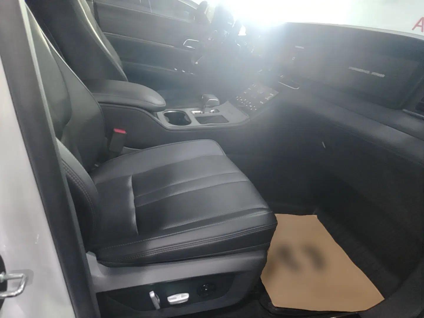 Li Auto ONE 2020 Extended-Range 6-Seater Version — миниатюра 19