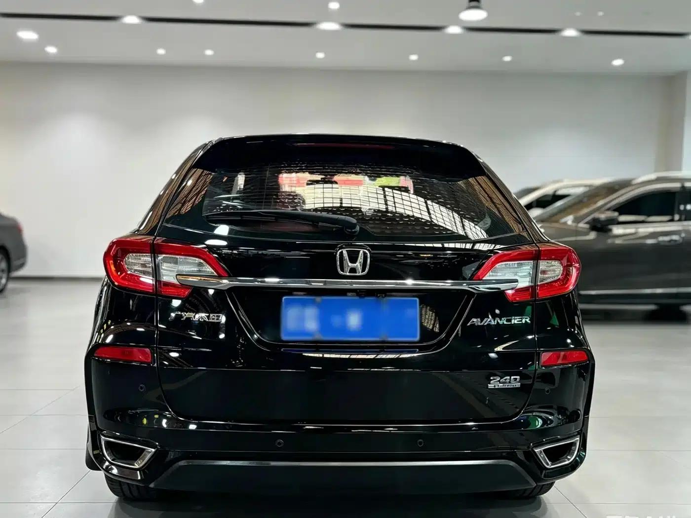 2017 Honda Avancier 240TURBO 2WD Elite Edition — миниатюра 5