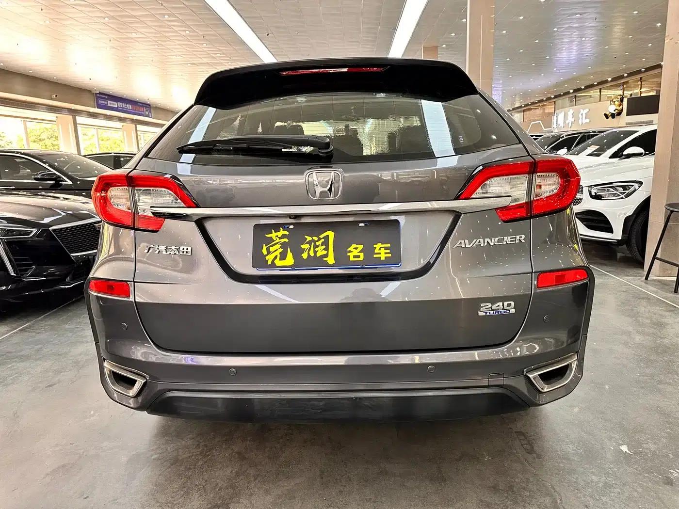 2017 Honda Avancier 240TURBO 2WD Luxury Edition — миниатюра 15