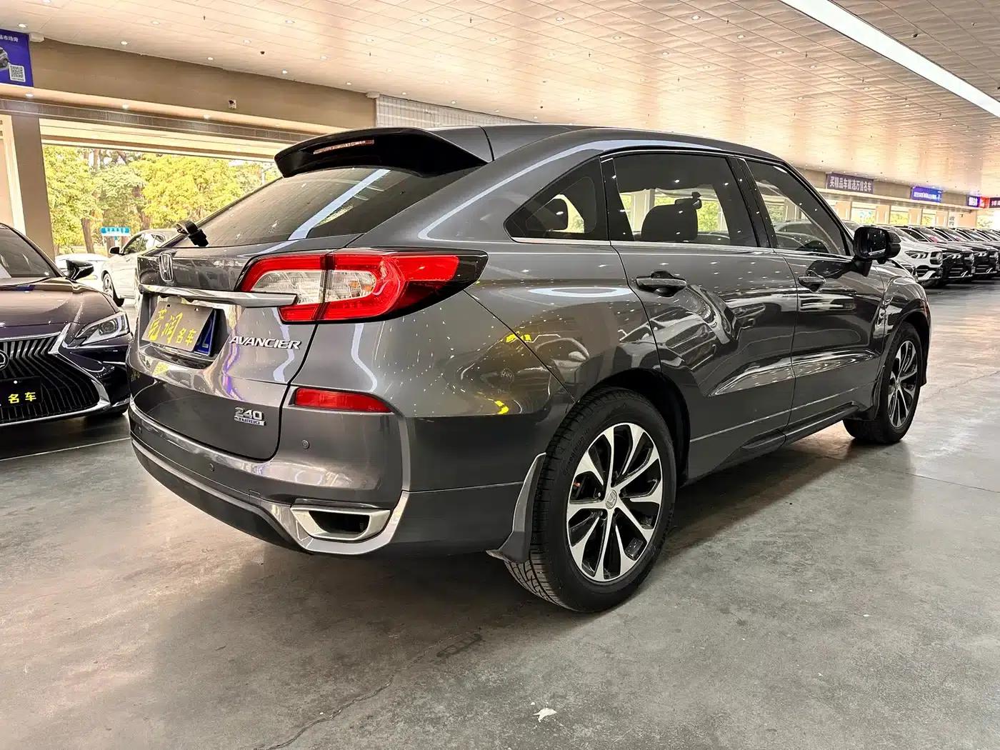 2017 Honda Avancier 240TURBO 2WD Luxury Edition — миниатюра 16