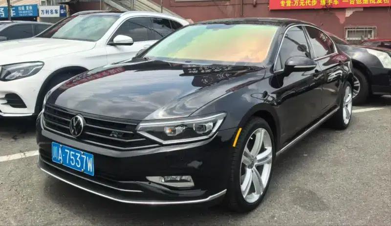 2020 Volkswagen Passat 330TSI DSG Leading Edition — миниатюра 1