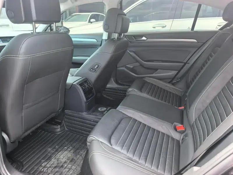 2020 Volkswagen Passat 330TSI DSG Leading Edition — миниатюра 12