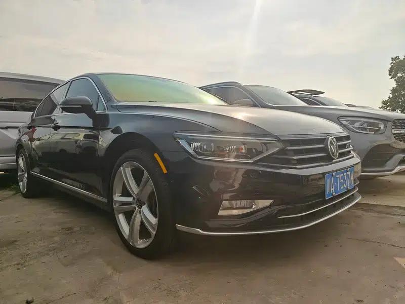 2020 Volkswagen Passat 330TSI DSG Leading Edition — миниатюра 3