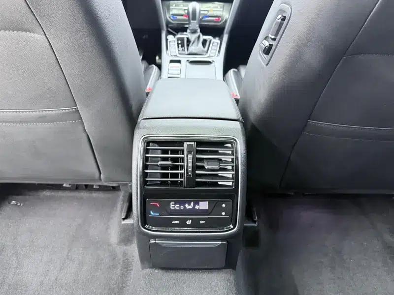 2022 Volkswagen Magotan PHEV Luxury Edition — миниатюра 7