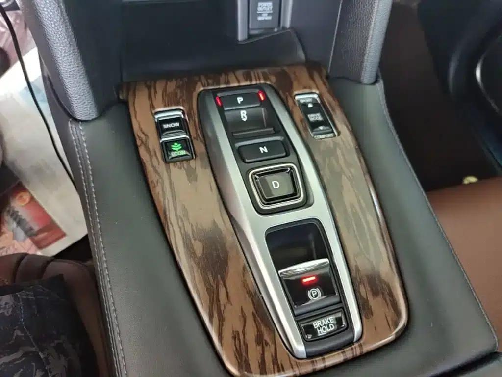 Honda UR-V 2017 370TURBO 4WD Premium Edition (National V Emission Standard) — миниатюра 14