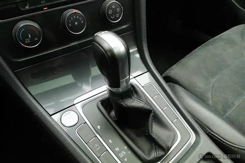 2018 Golf 230TSI Automatic Luxury — миниатюра 15