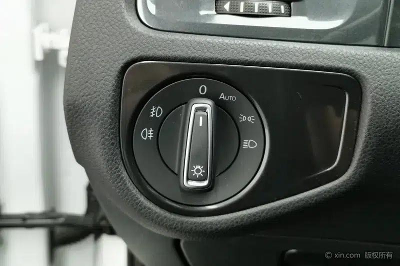 2018 Golf 230TSI Automatic Luxury — миниатюра 16