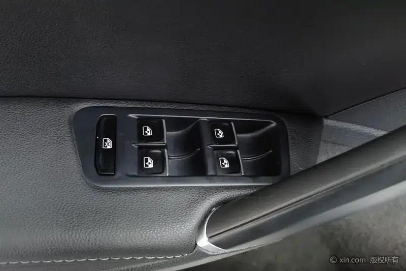 2018 Golf 230TSI Automatic Luxury — миниатюра 23