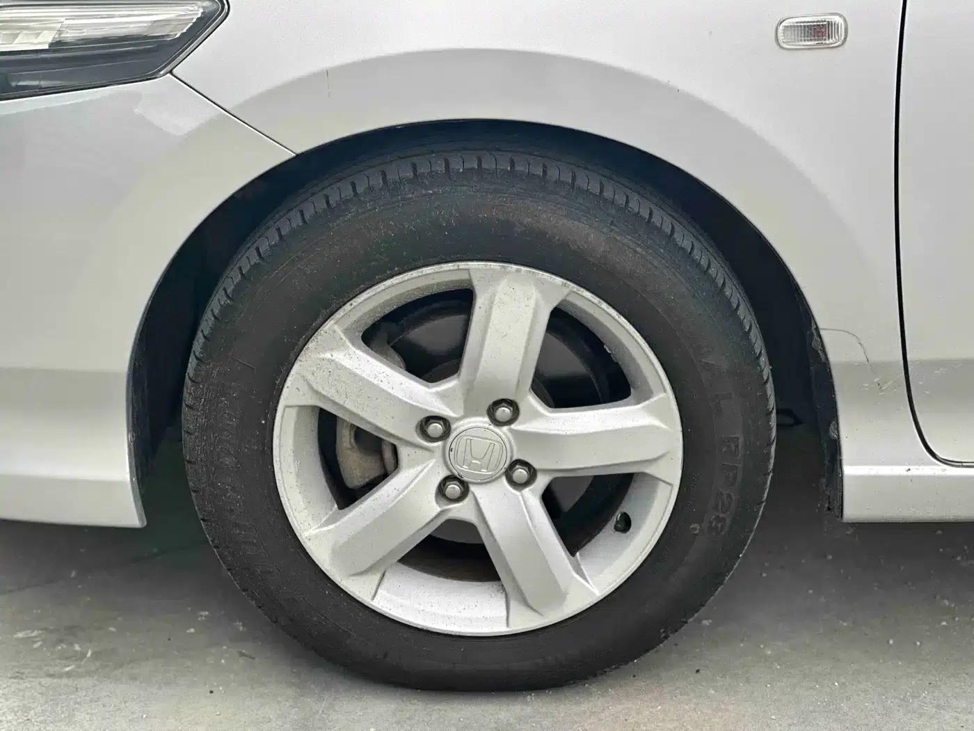 Honda City Classic 2011 1.5L Automatic Elite Edition — миниатюра 11