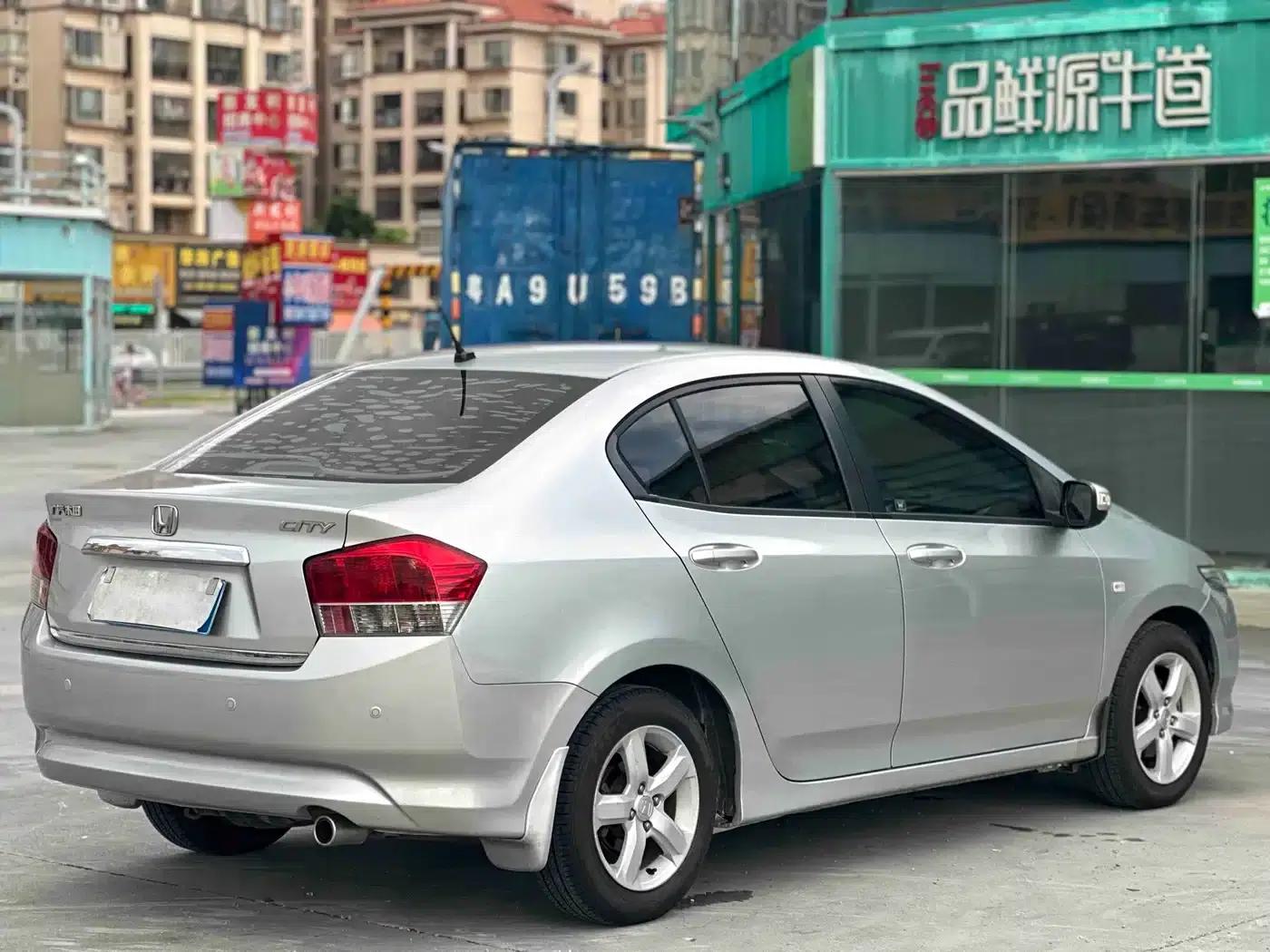 Honda City Classic 2011 1.5L Automatic Elite Edition — миниатюра 15