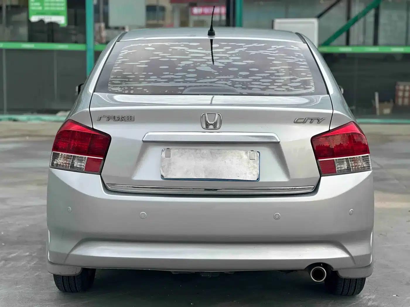 Honda City Classic 2011 1.5L Automatic Elite Edition — миниатюра 16