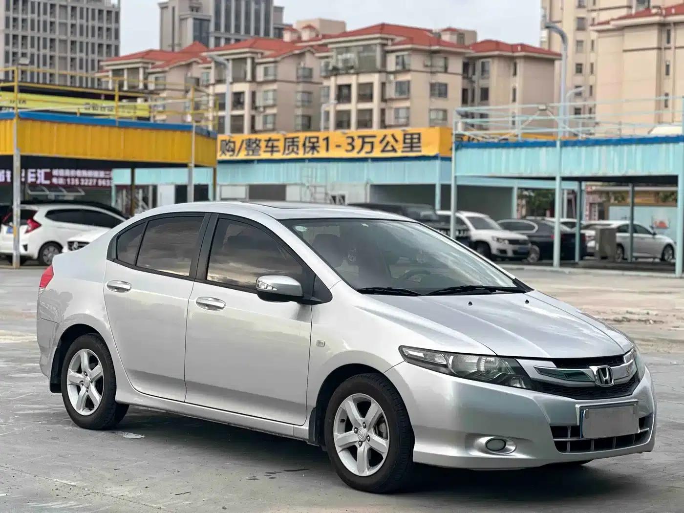 Honda City Classic 2011 1.5L Automatic Elite Edition — миниатюра 3