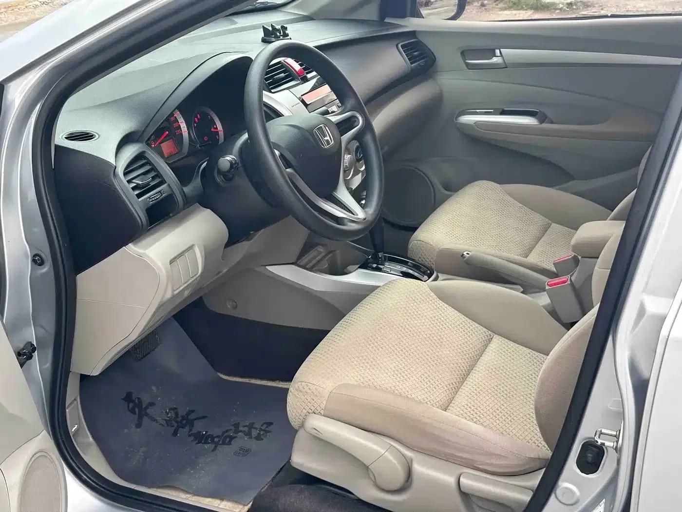 Honda City Classic 2011 1.5L Automatic Elite Edition — миниатюра 4