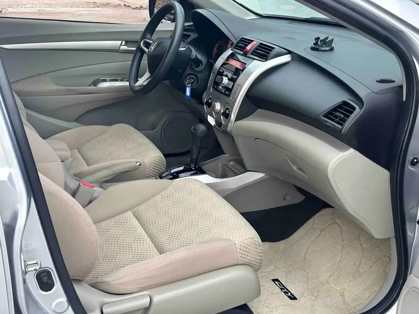 Honda City Classic 2011 1.5L Automatic Elite Edition — миниатюра 6