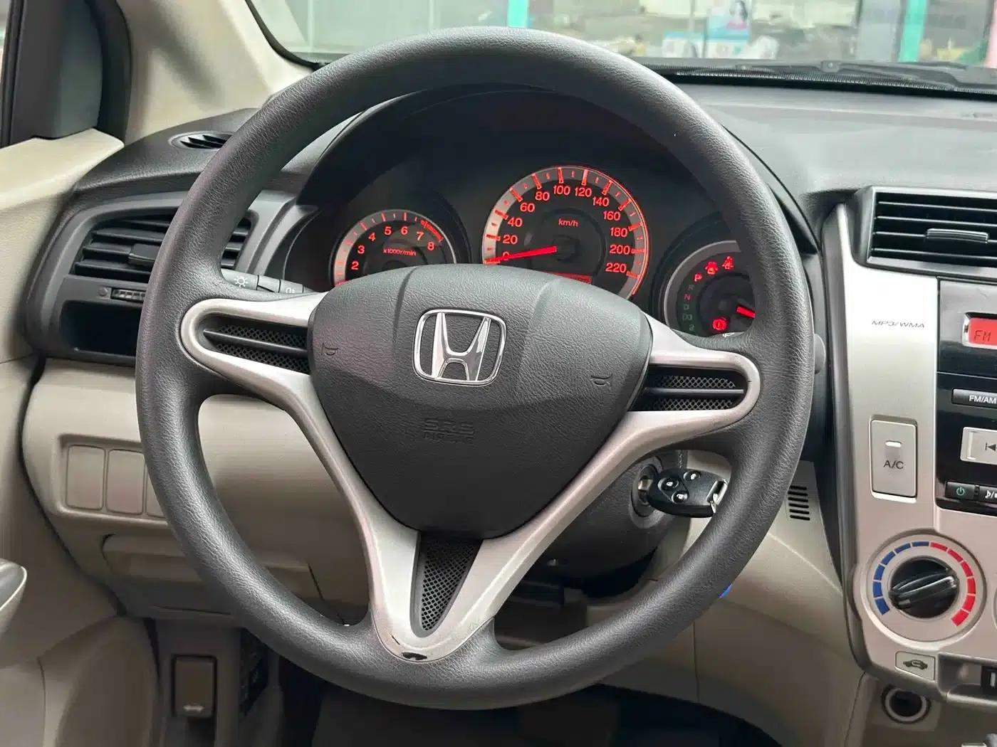 Honda City Classic 2011 1.5L Automatic Elite Edition — миниатюра 7