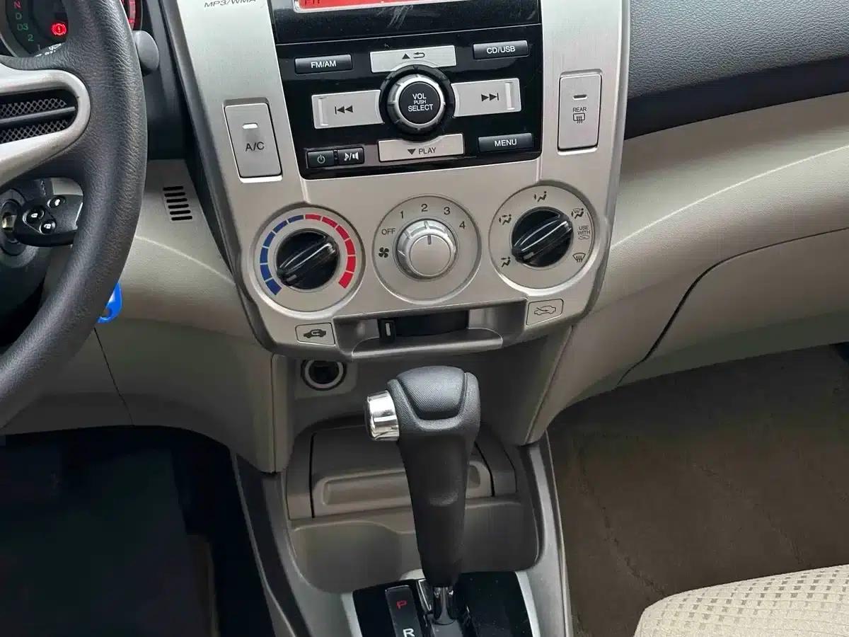 Honda City Classic 2011 1.5L Automatic Elite Edition — миниатюра 8