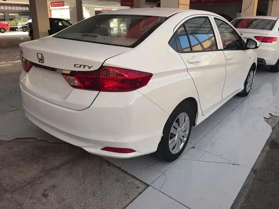 Honda City 2015 1.5L CVT Comfort Edition — миниатюра 3