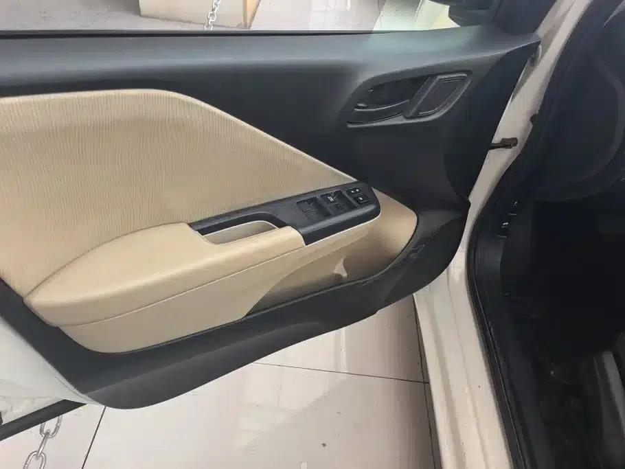 Honda City 2015 1.5L CVT Comfort Edition — миниатюра 7