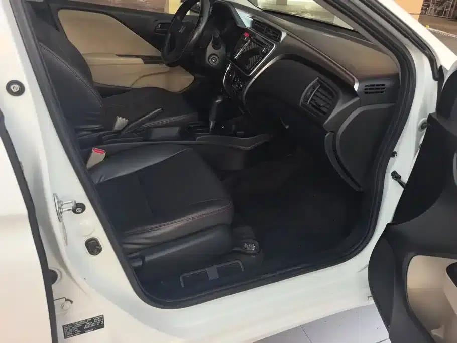 Honda City 2015 1.5L CVT Comfort Edition — миниатюра 8