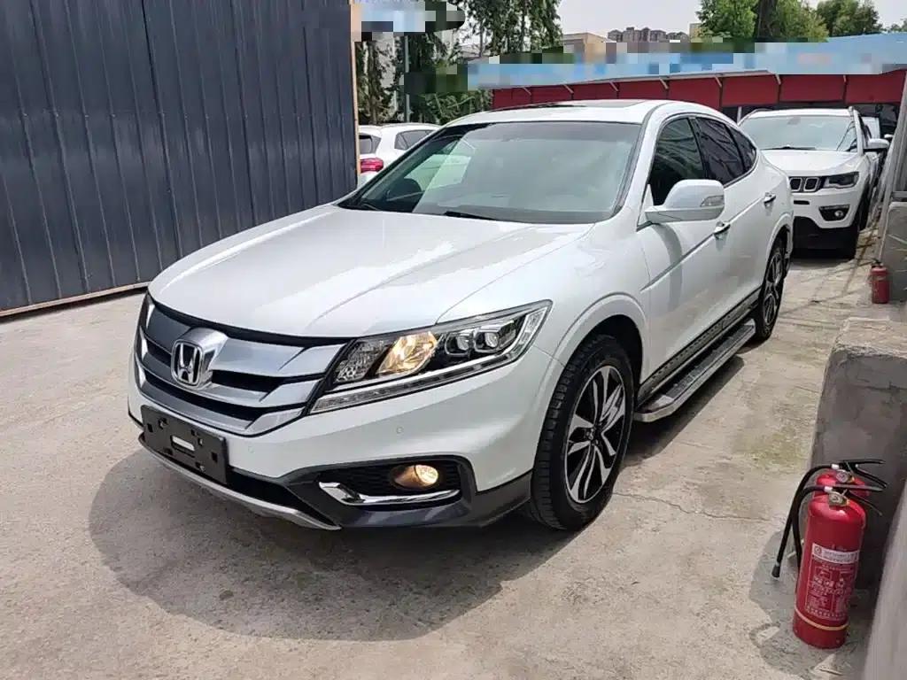 Crosstour 2016 2.4L Luxury Edition — миниатюра 2