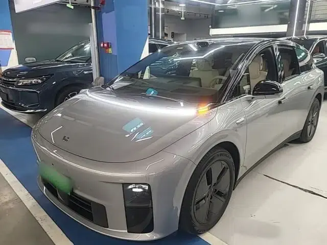 Li Auto i6 2025 Model Two-Wheel-Drive Standard Type