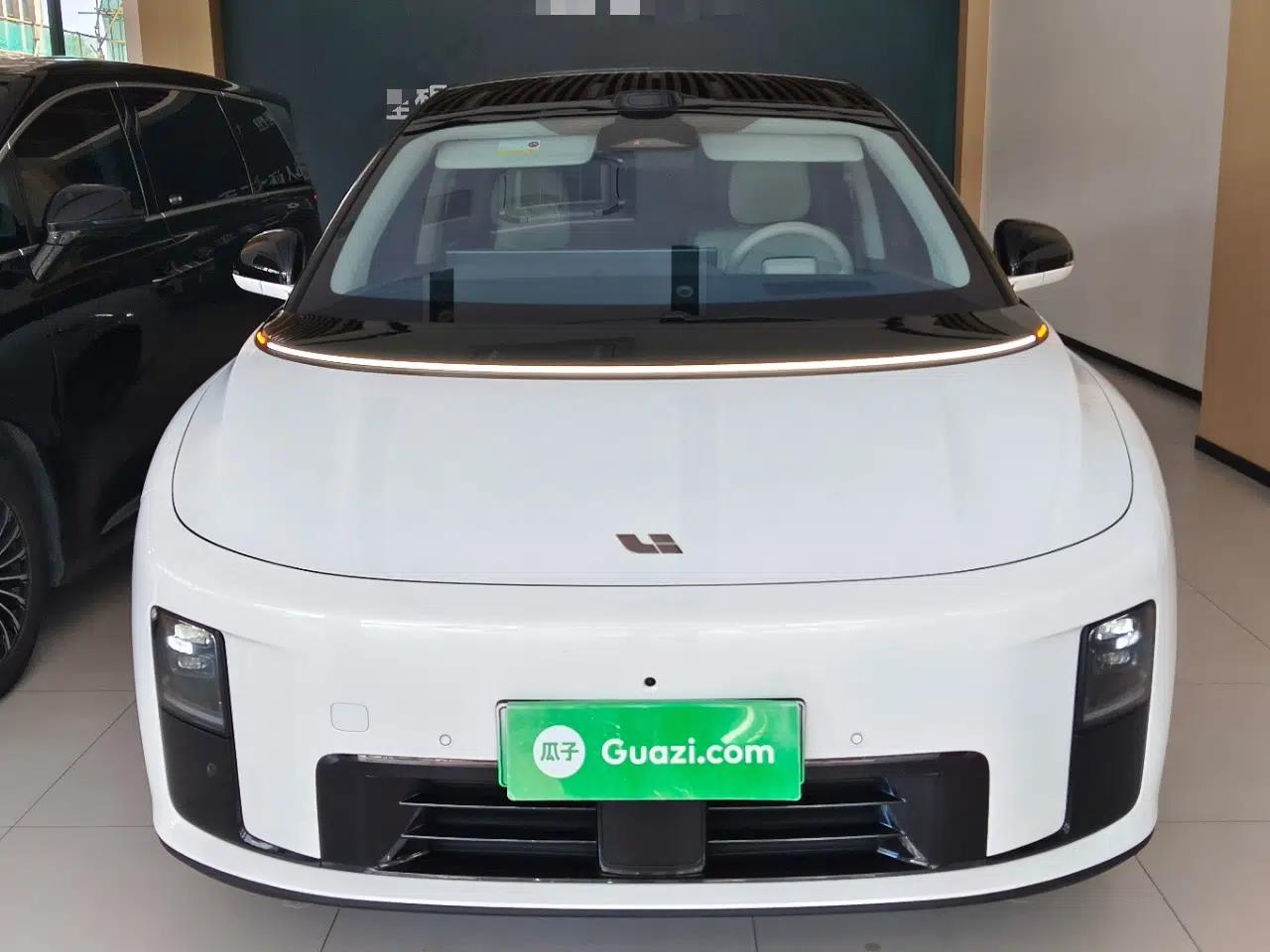 Li Auto i8 2025 Model Standard Version — миниатюра 2