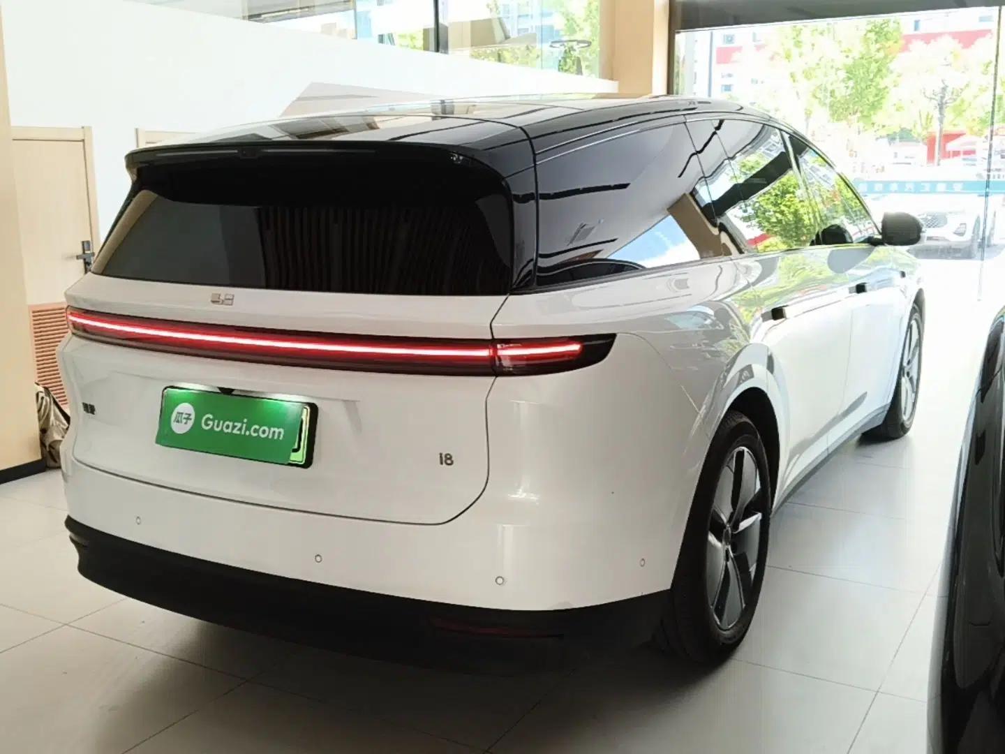 Li Auto i8 2025 Model Standard Version — миниатюра 6